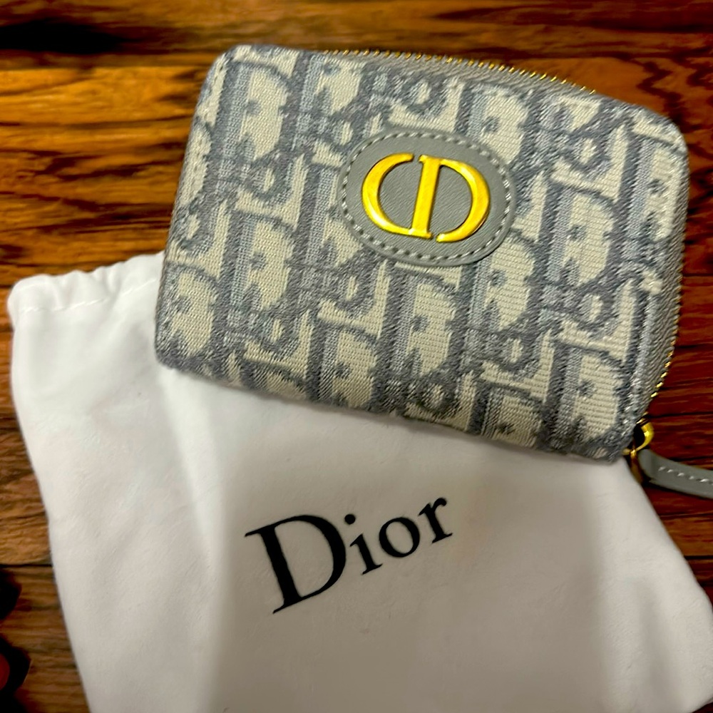 Wallet and card New CD